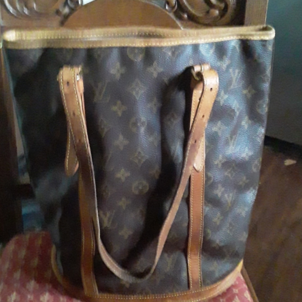 Louis Vuitton GM bucket tote authentic